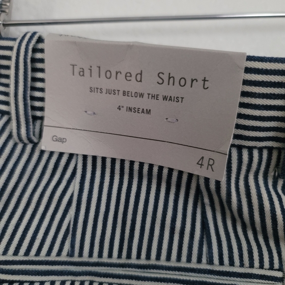 GAP NWT! Tailored shorts navy blue & white stripes size 4R - Picture 3 of 7